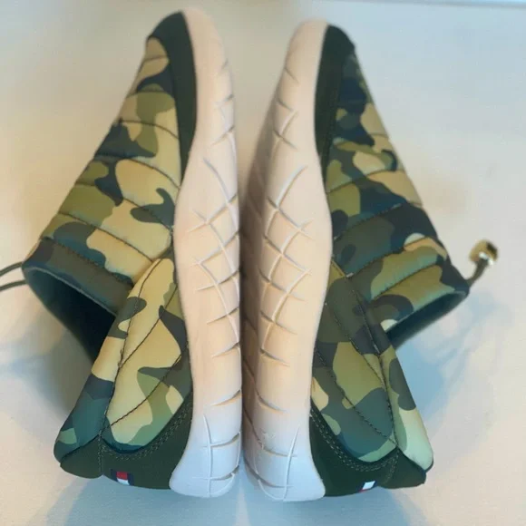 NWOT TOMMY HILFIGER QUILTED CAMO ADJUSTABLE WOMENS SLIP ON SIZE 8.5M - Picture 7 of 8